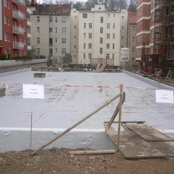 Brno_zelena_strecha_nad_parkovistem_PVC_folie_Alkorplan